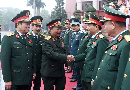 Đại tướng Ngô Xuân Lịch đón, hội đàm với Đại tướng Chansamone Chanyalath, Bộ trưởng Bộ Quốc phòng Lào

